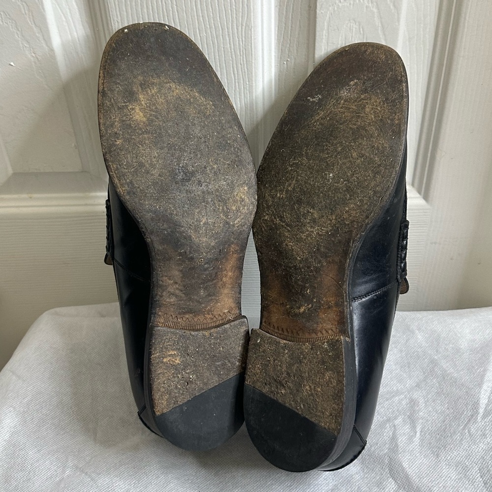 Gucci
Gucci Black Leather Interlocking G Penny Loafers Size 8 - Picture 7 of 16